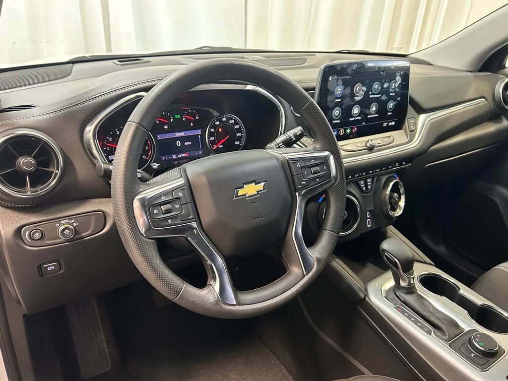 Used 2025 Chevrolet Blazer LT FWD image 2