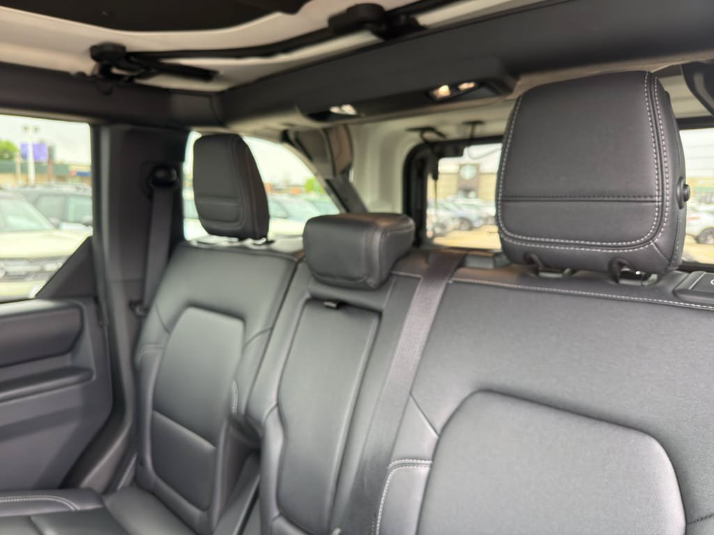 Used 2025 Ford Bronco Badlands AWD/4WD image 11