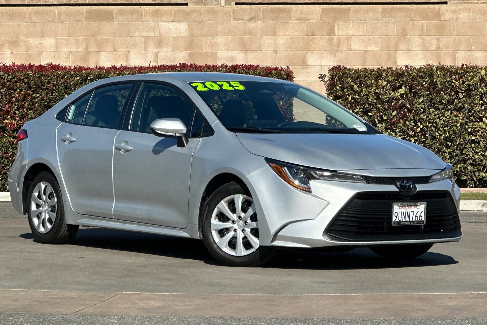 Used 2025 Toyota Corolla LE video 2