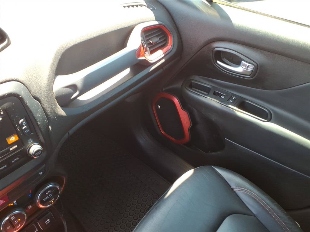 Used 2016 Jeep Renegade Trailhawk w/ Premium Trailhawk Package AWD/4WD image 34