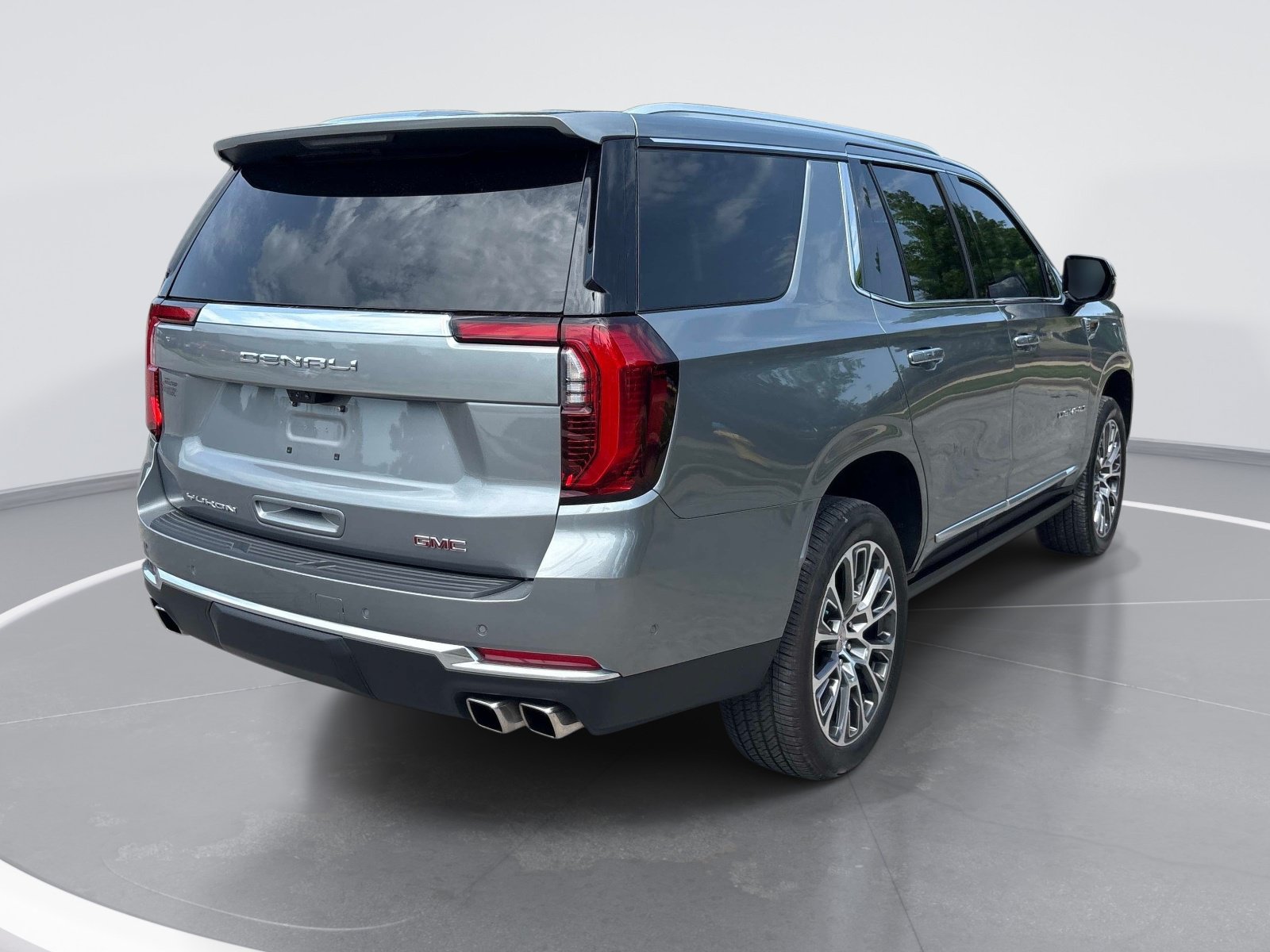 Used 2025 GMC Yukon Denali w/ Denali Reserve Package AWD/4WD image 8