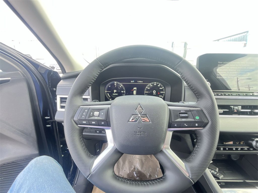 New 2025 Mitsubishi Outlander SE image 14