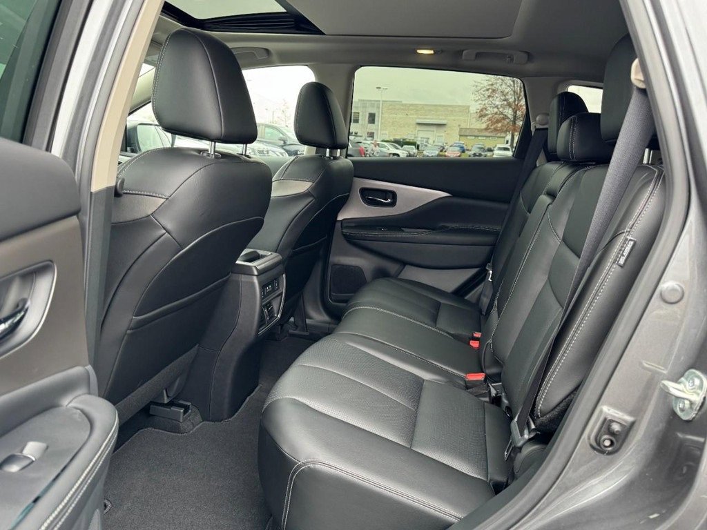 Used 2024 Nissan Murano SL image 10