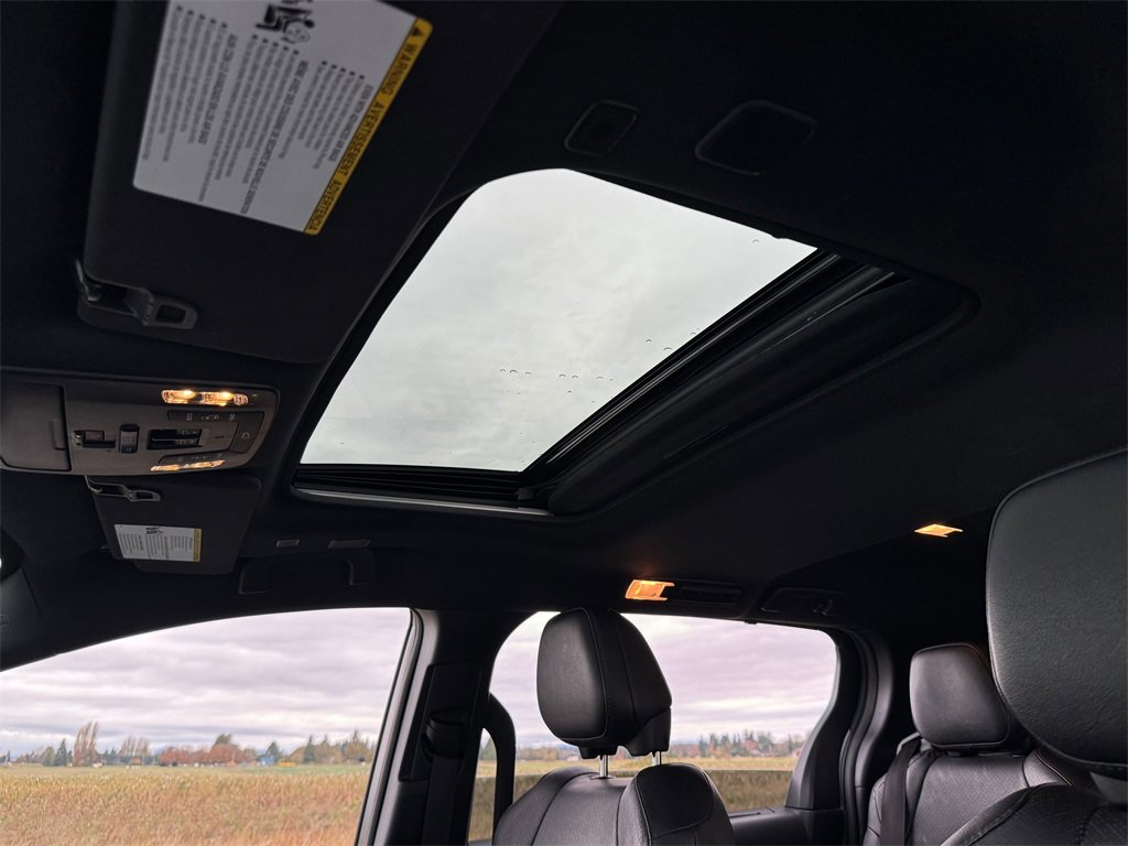Certified 2025 Toyota Sienna Platinum image 21