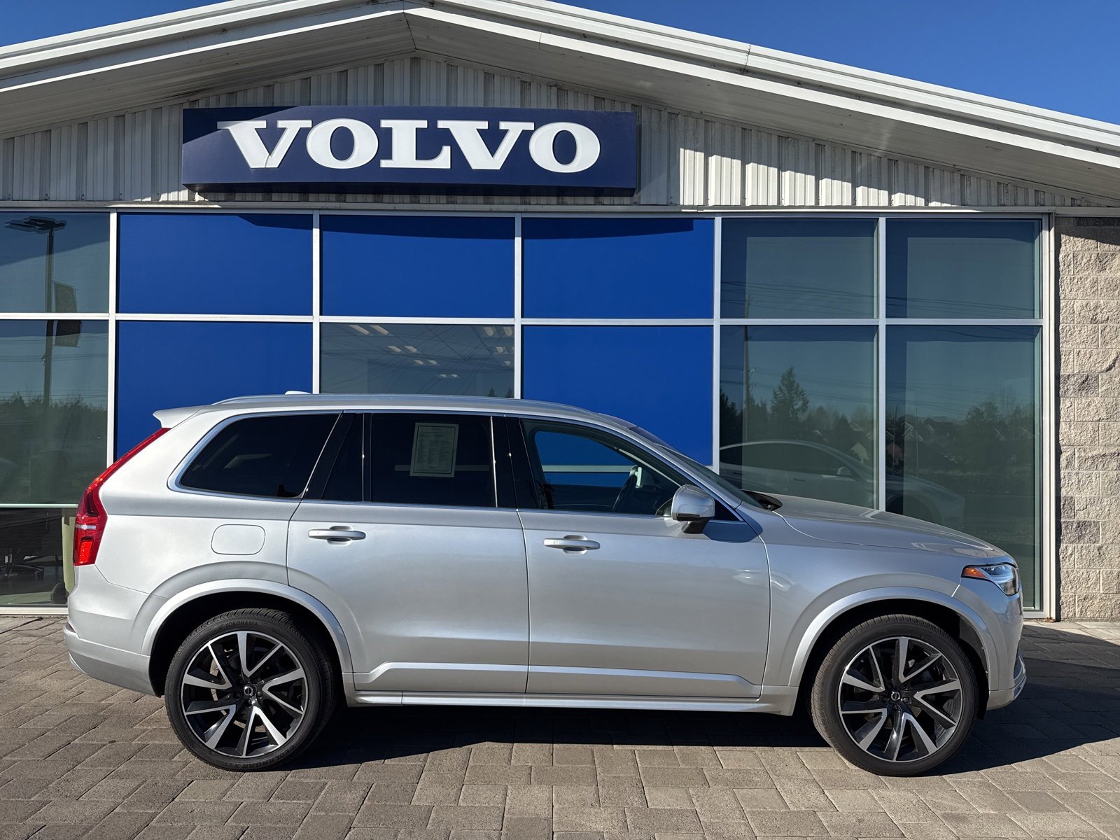 Used 2022 Volvo XC90 T6 Momentum w/ Advanced Package image 7