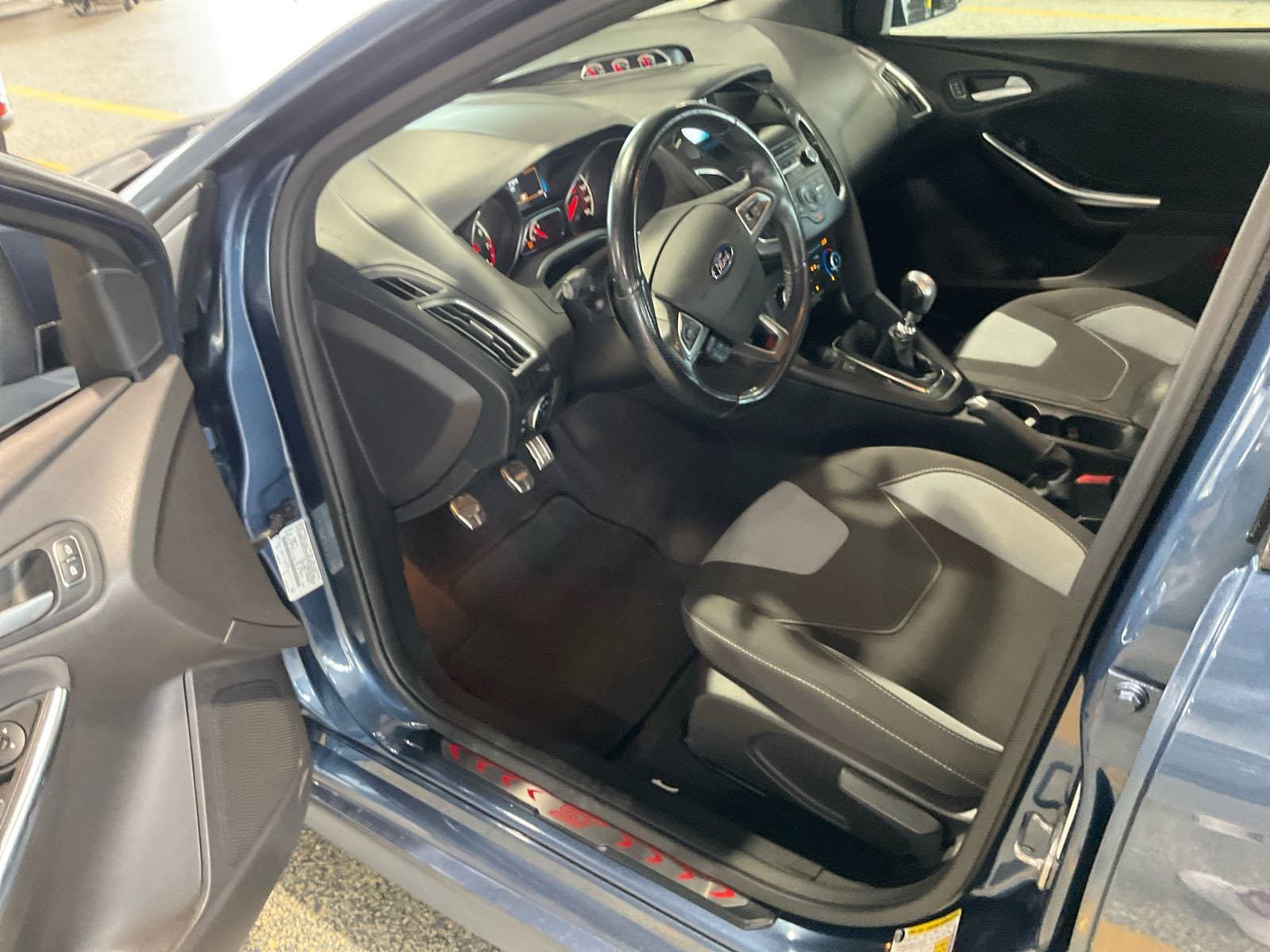 Used 2018 Ford Focus ST FWD image 7