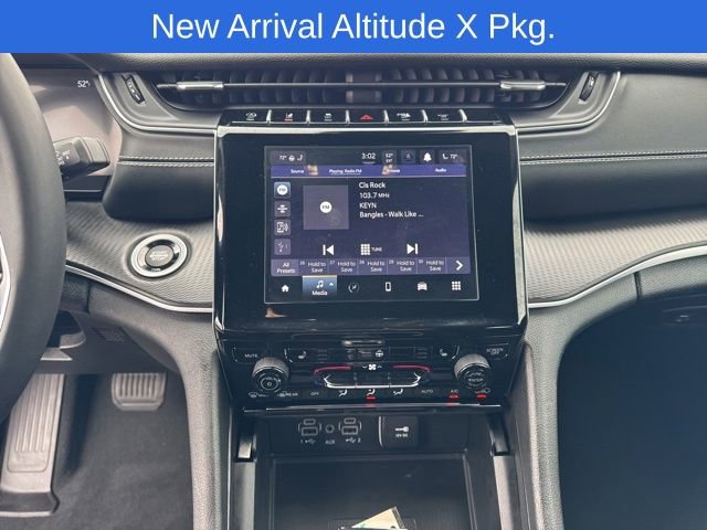 Used 2024 Jeep Grand Cherokee Altitude AWD/4WD image 12