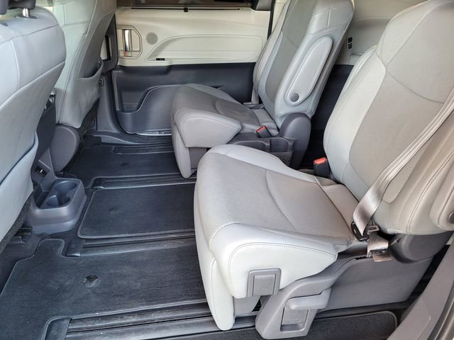Certified 2021 Toyota Sienna Limited FWD image 18