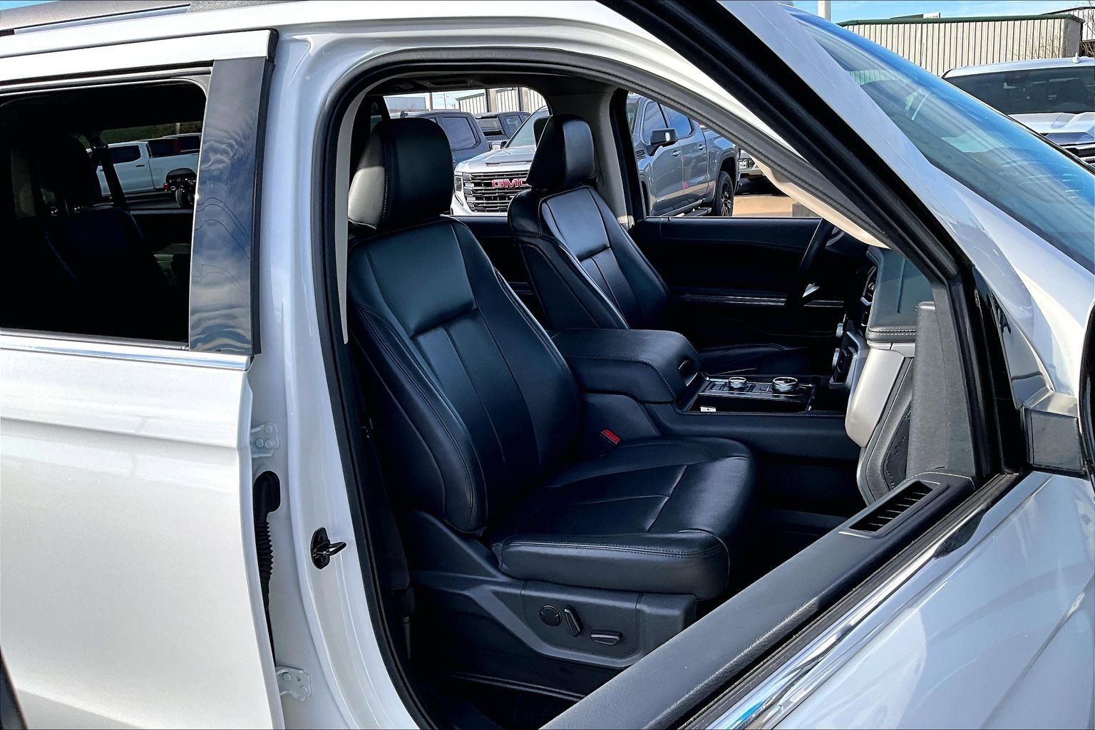 Used 2022 Ford Expedition Max XLT image 7