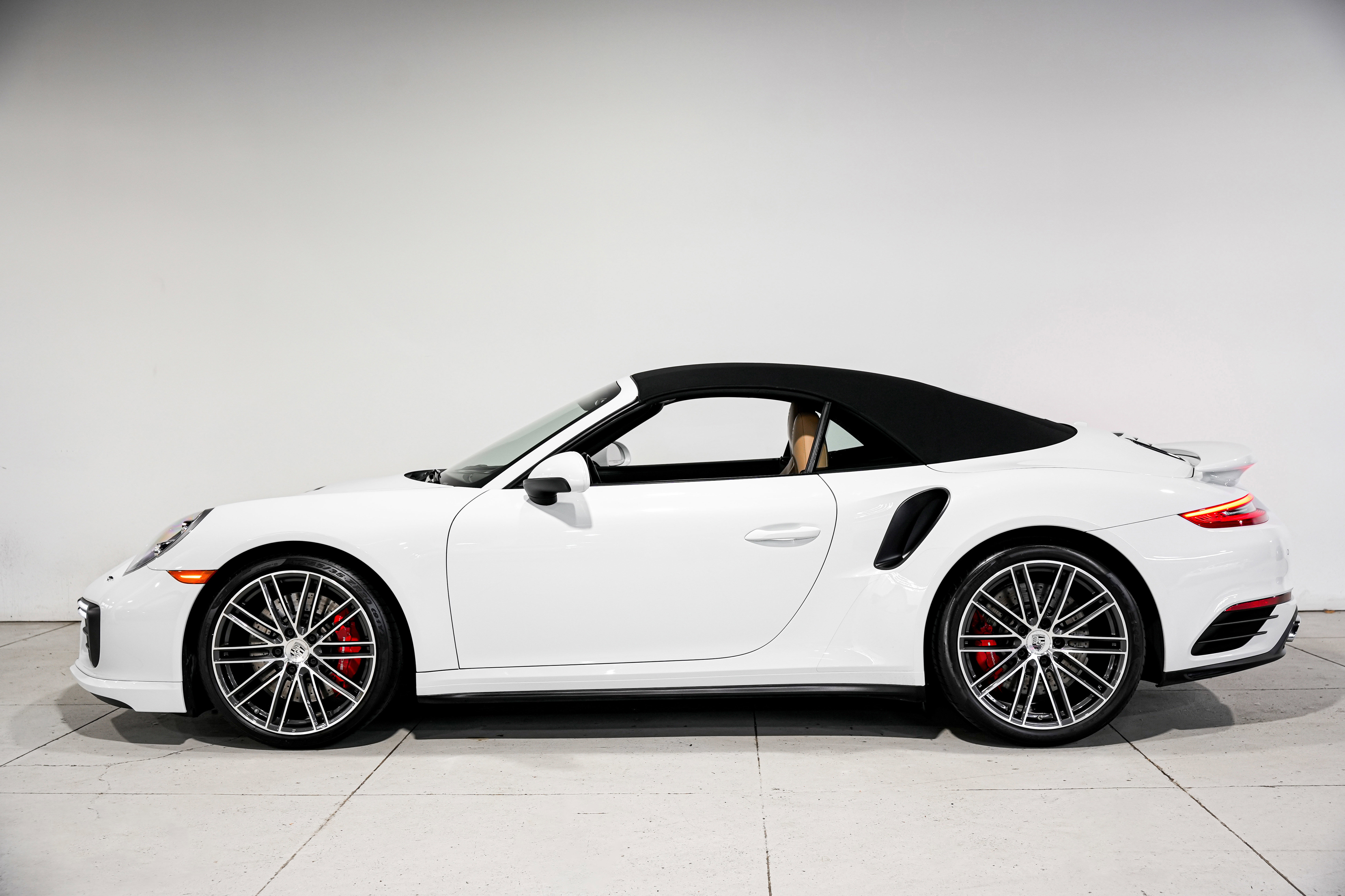 Used 2018 Porsche 911 Turbo image 7