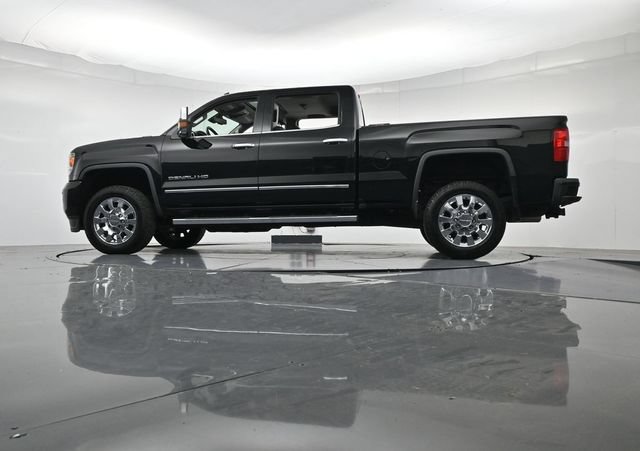 Used 2018 GMC Sierra 2500 Denali w/ Duramax Plus Package AWD/4WD image 41