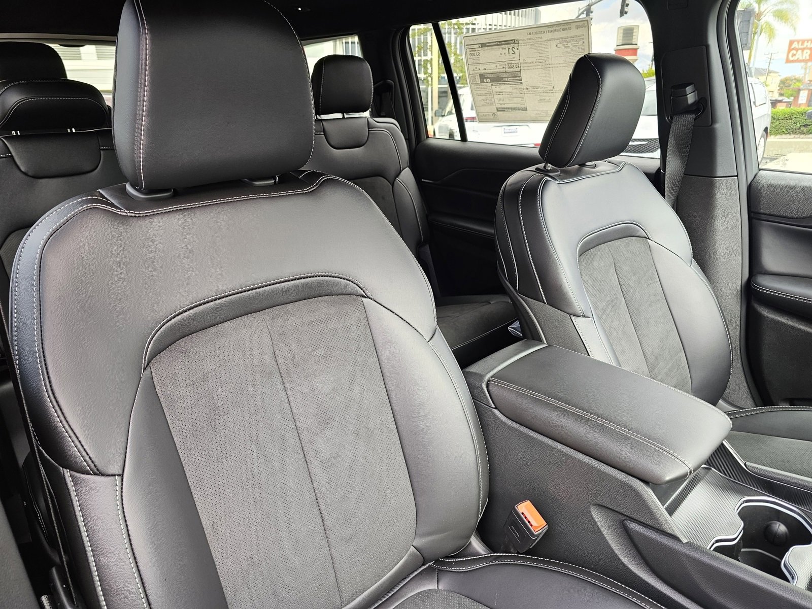 New 2025 Jeep Grand Cherokee L Altitude image 29