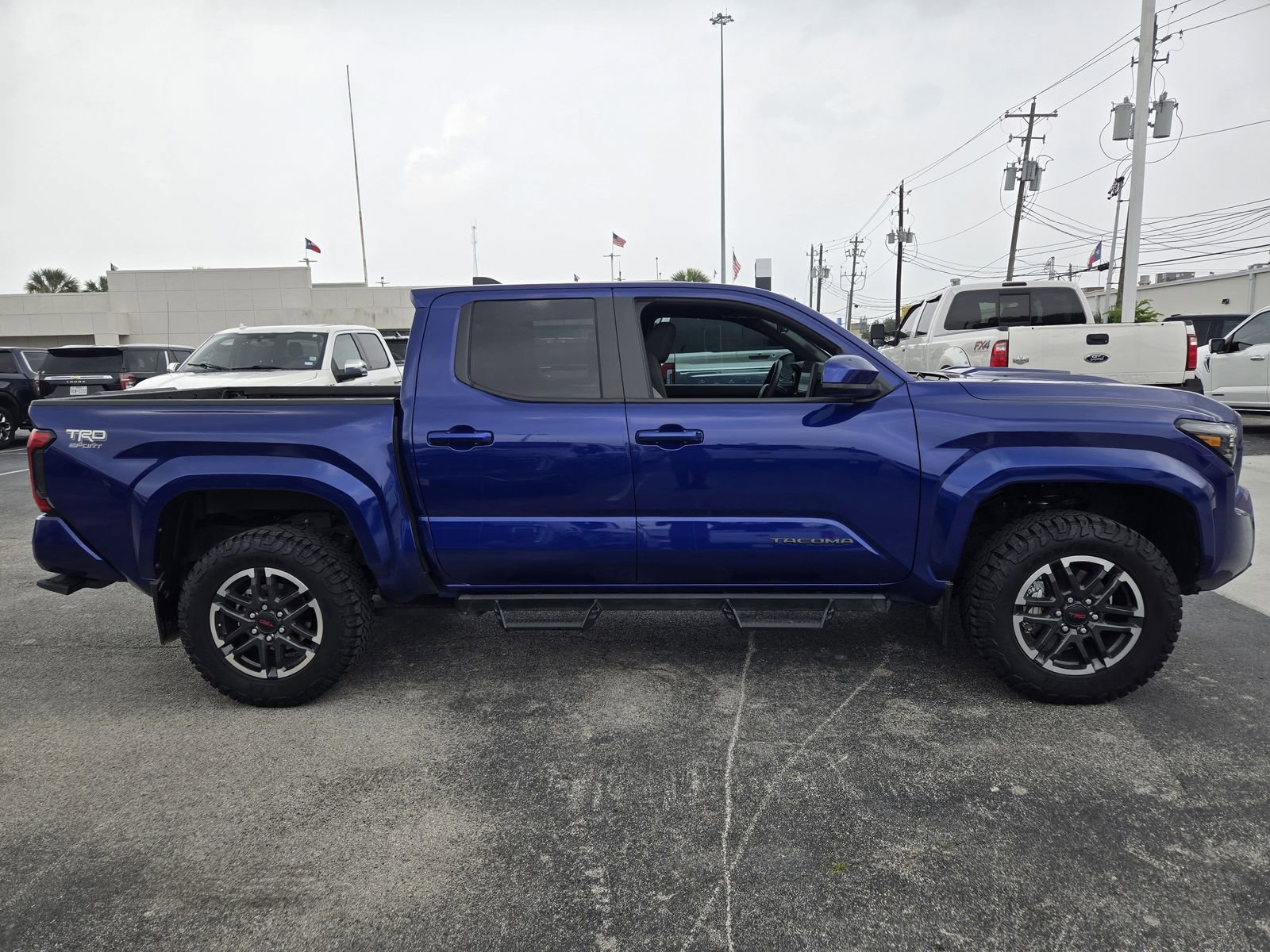Used 2024 Toyota Tacoma TRD Sport AWD/4WD image 4