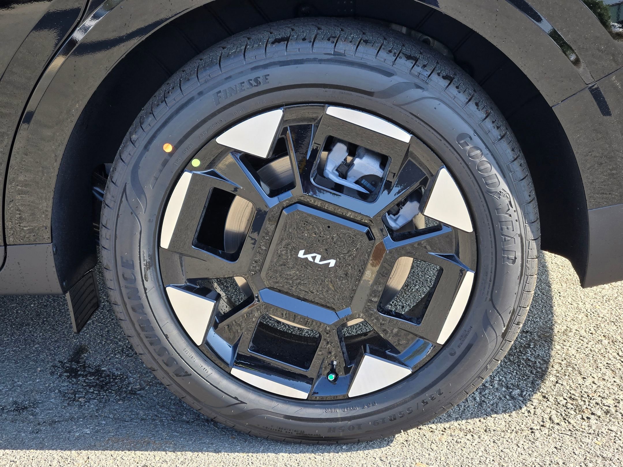 New 2026 Kia Carnival EX FWD image 17