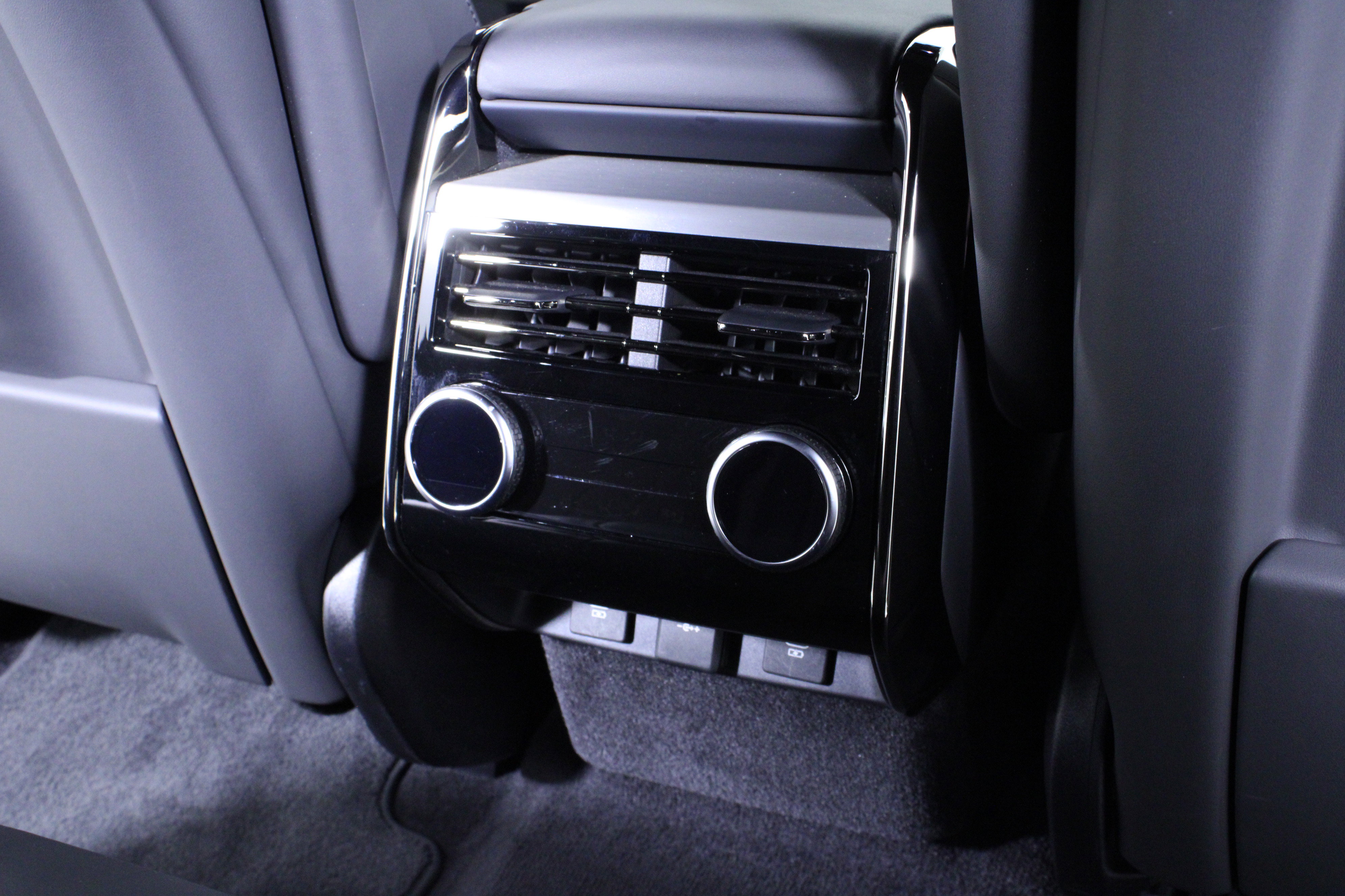 Used 2024 Land Rover Range Rover Sport Dynamic SE AWD/4WD image 16