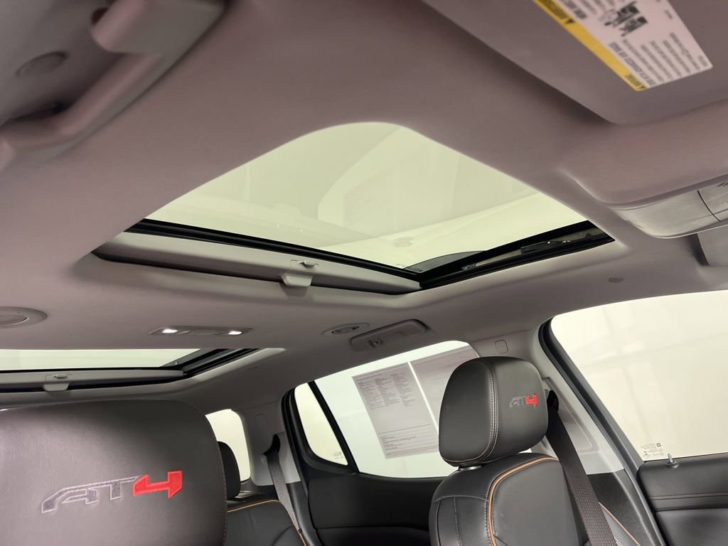 Used 2022 GMC Acadia AT4 w/ Technology Package image 6