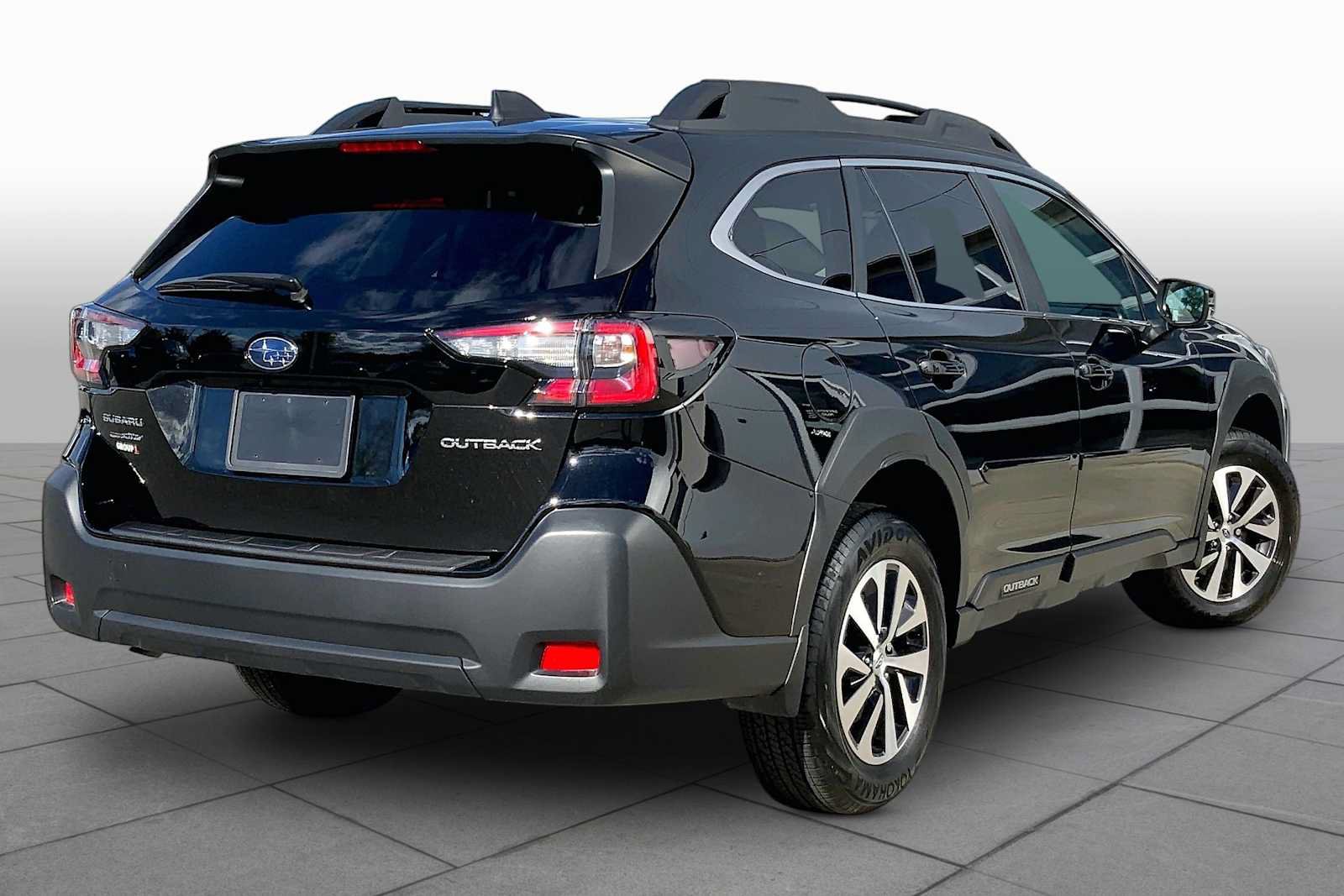 Used 2025 Subaru Outback Premium AWD/4WD image 14