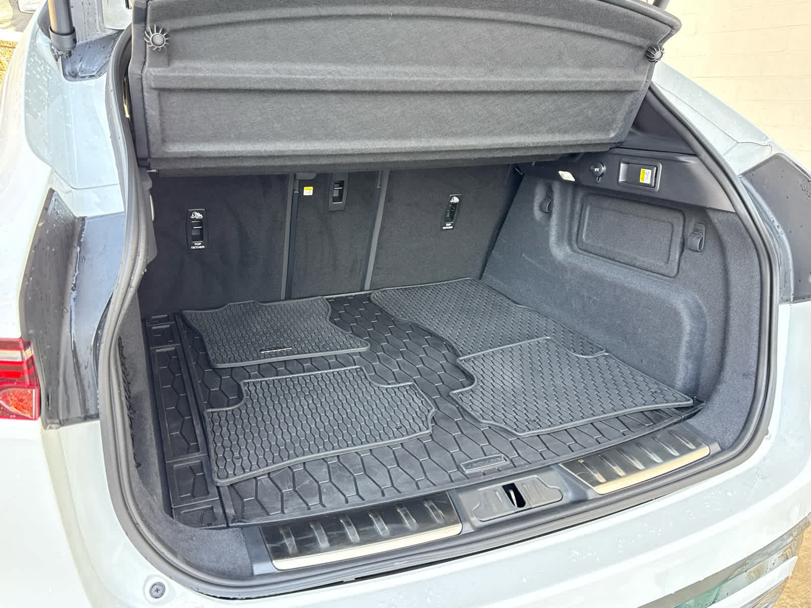 Certified 2025 Jaguar F-PACE R-Dynamic S image 17