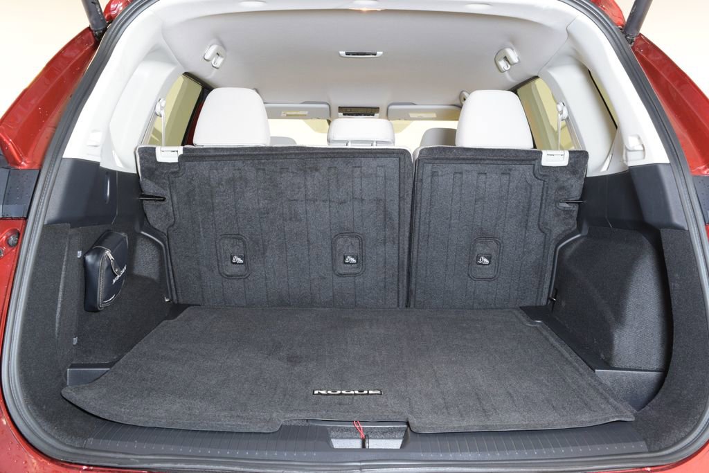 Used 2025 Nissan Rogue SV AWD/4WD image 28