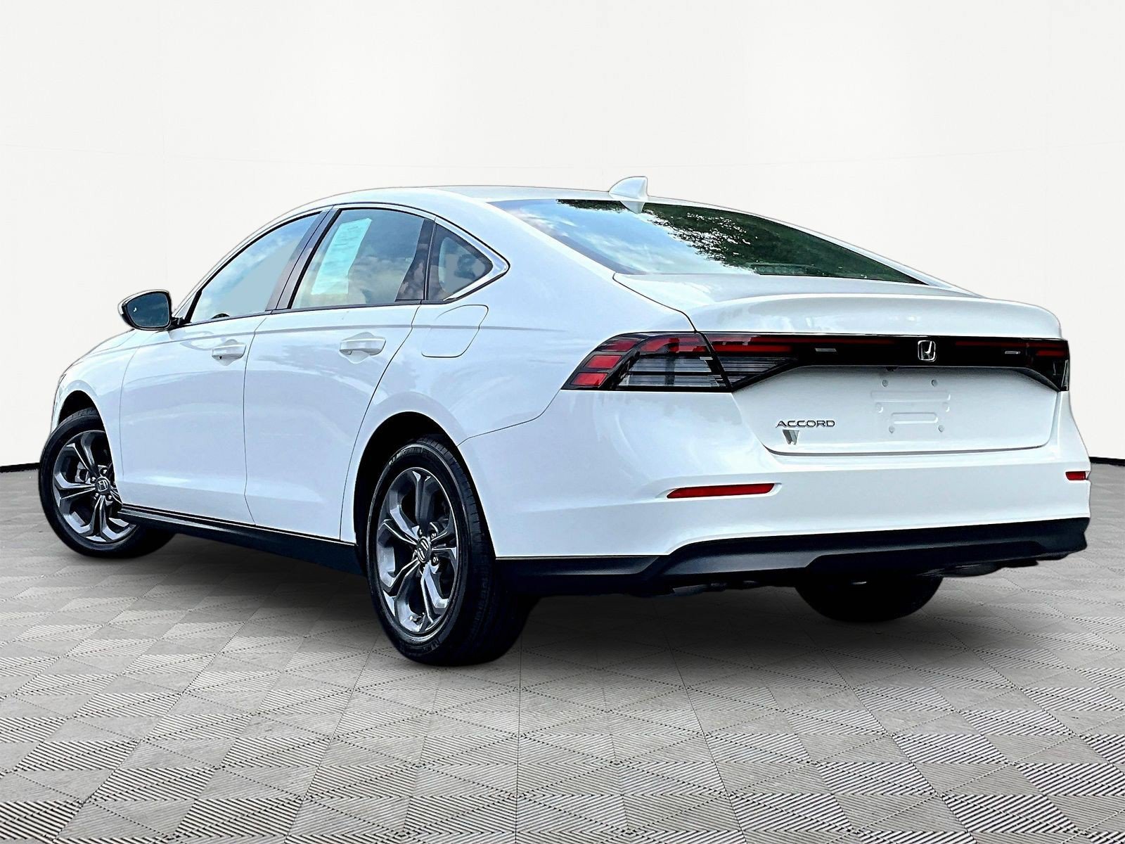 Certified 2024 Honda Accord EX image 4