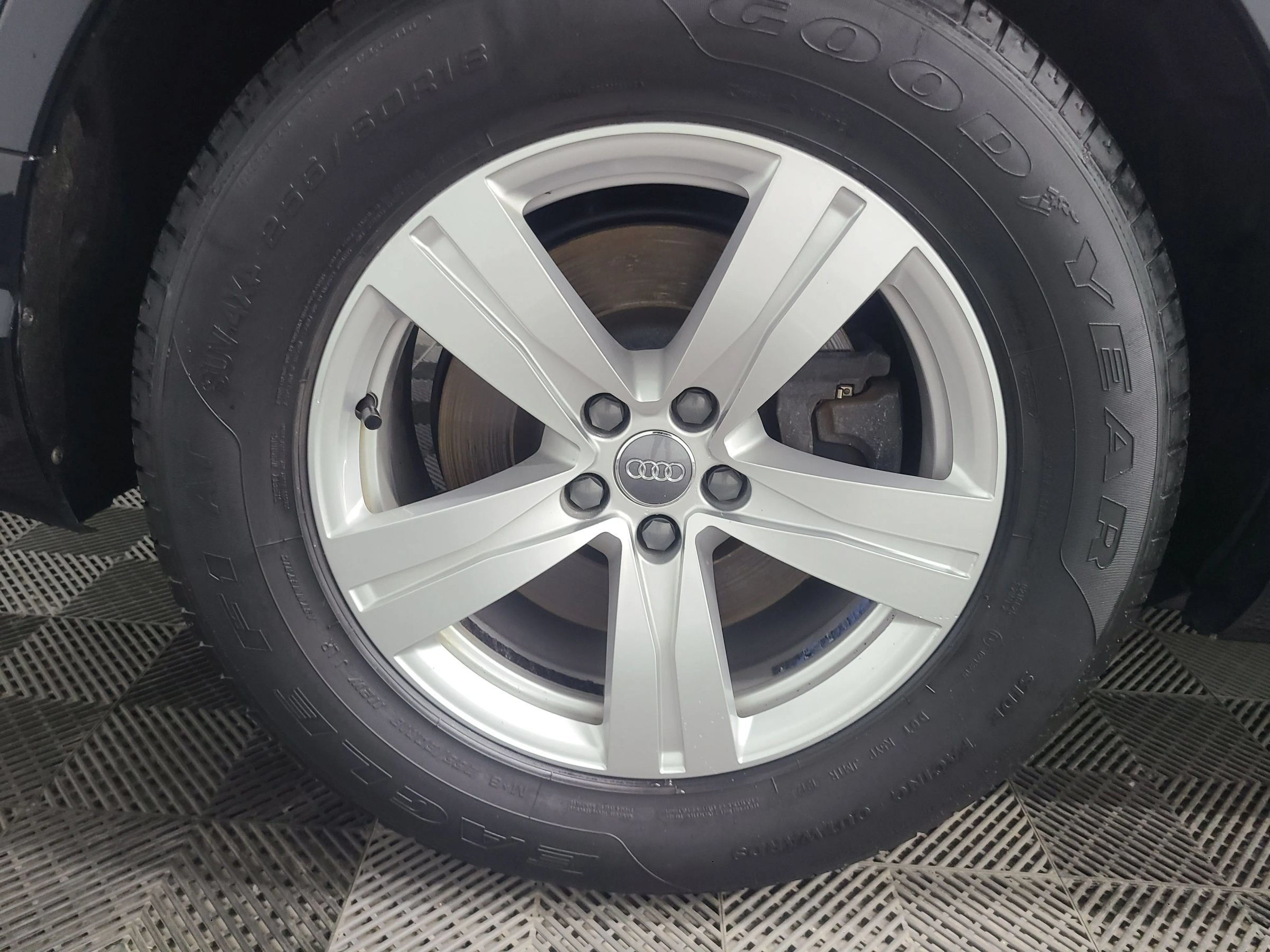 Used 2018 Audi Q7 2.0T Premium Plus AWD/4WD image 16