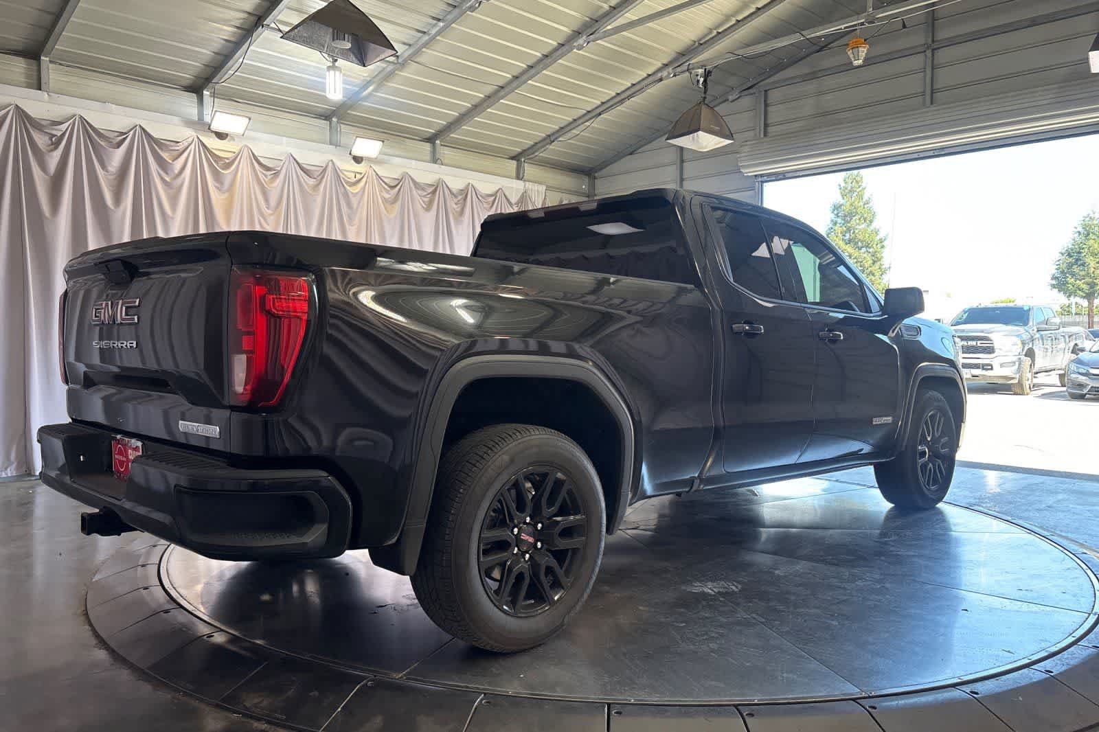 Used 2019 GMC Sierra 1500 Elevation w/ Elevation Value Package RWD image 3