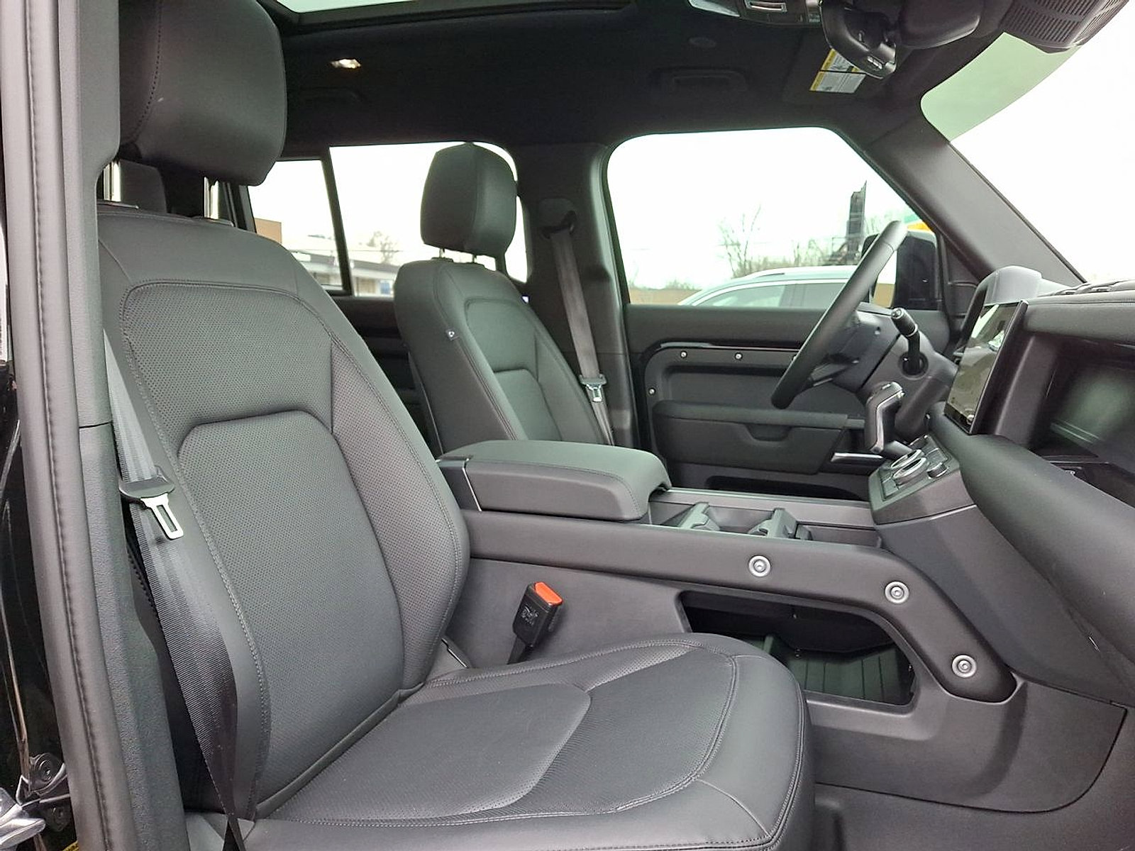 Certified 2025 Land Rover Defender 110 X-Dynamic SE image 30