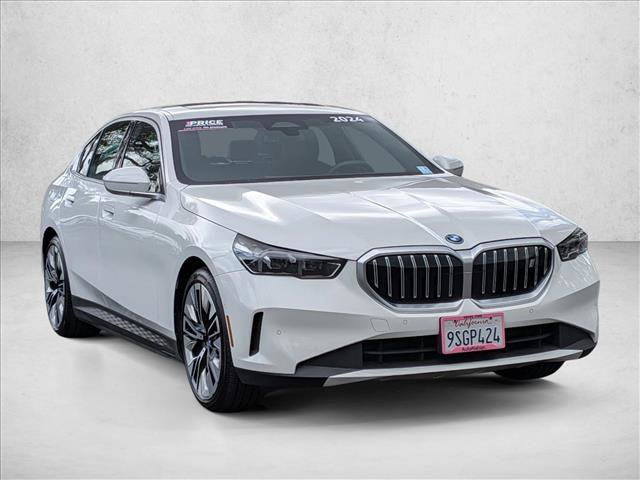 Used 2024 BMW i5 eDrive40i w/ Convenience Package RWD image 3