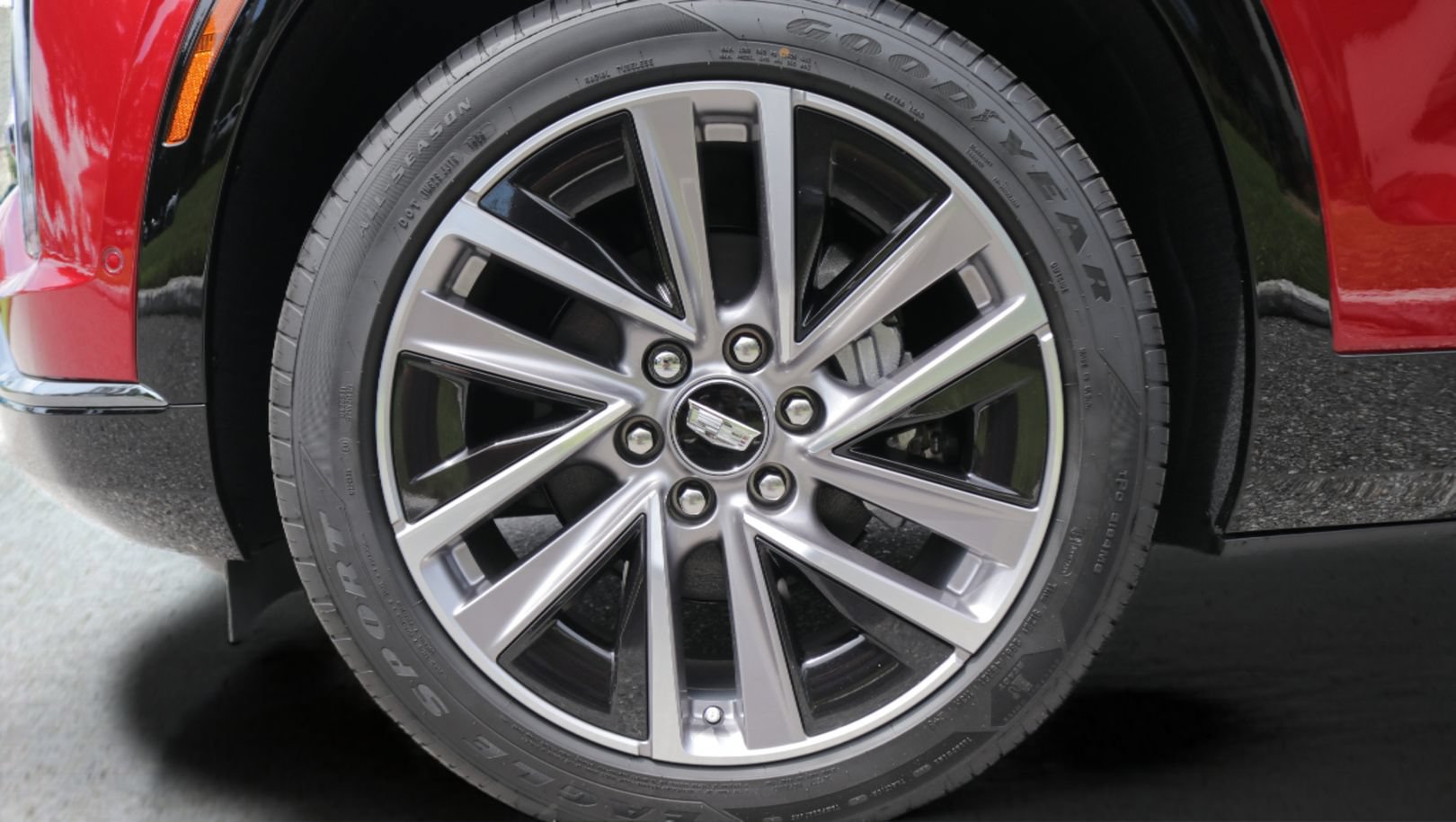 New 2027 Cadillac Vistiq Sport w/ LPO, Floor Liner Package AWD/4WD image 29