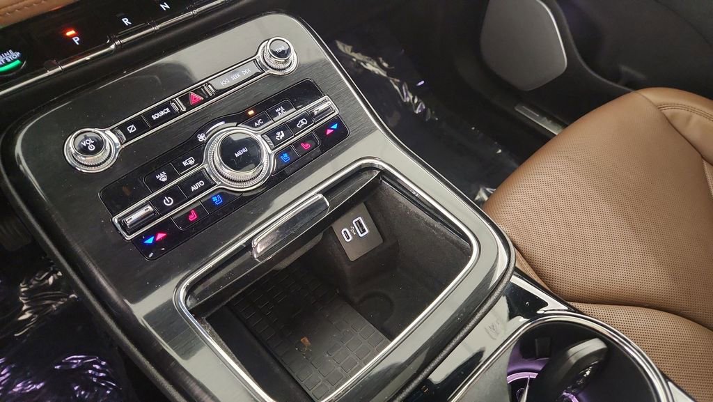 Used 2023 Lincoln Nautilus Reserve w/ Equipment Group 202A image 17