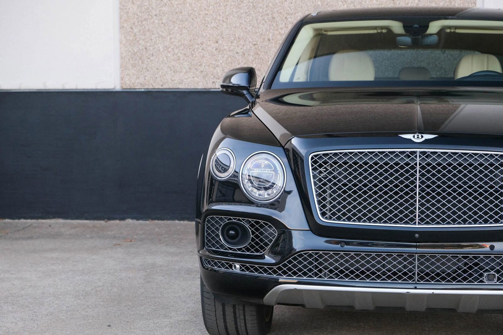 Used 2018 Bentley Bentayga image 3