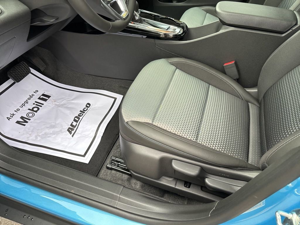 New 2026 Chevrolet Trax LT w/ Sunroof Package FWD image 11