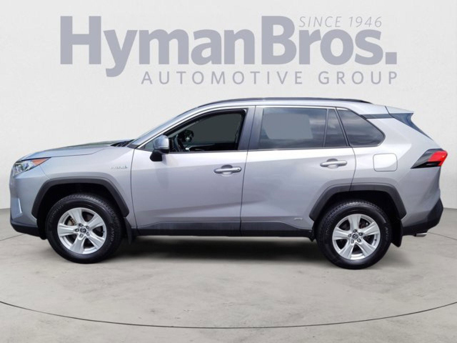 Used 2021 Toyota RAV4 XLE Premium image 6