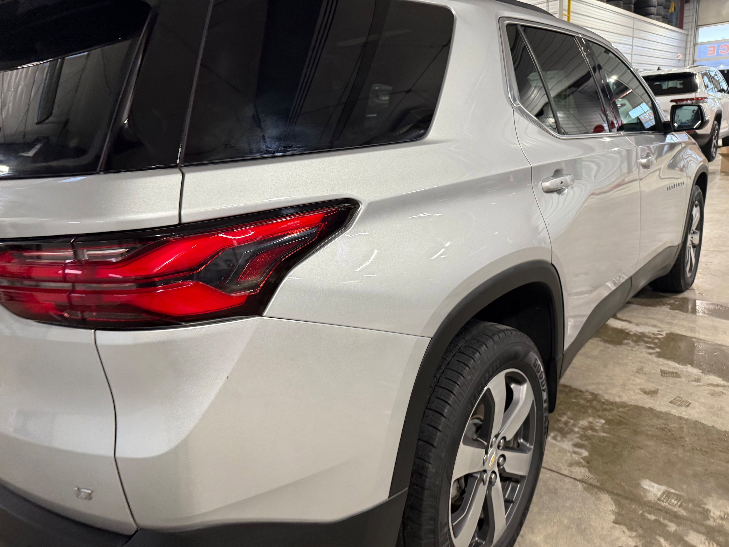 Used 2022 Chevrolet Traverse LT w/ LT Premium Package AWD/4WD image 25