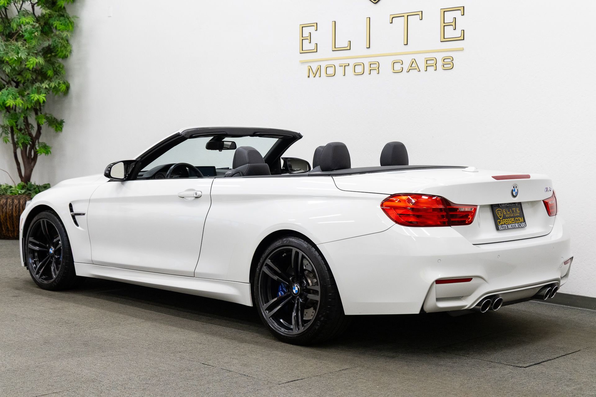Used 2015 BMW M4 Convertible image 3