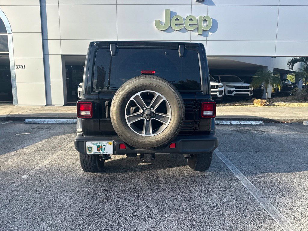 Used 2023 Jeep Wrangler Unlimited Sahara AWD/4WD image 6