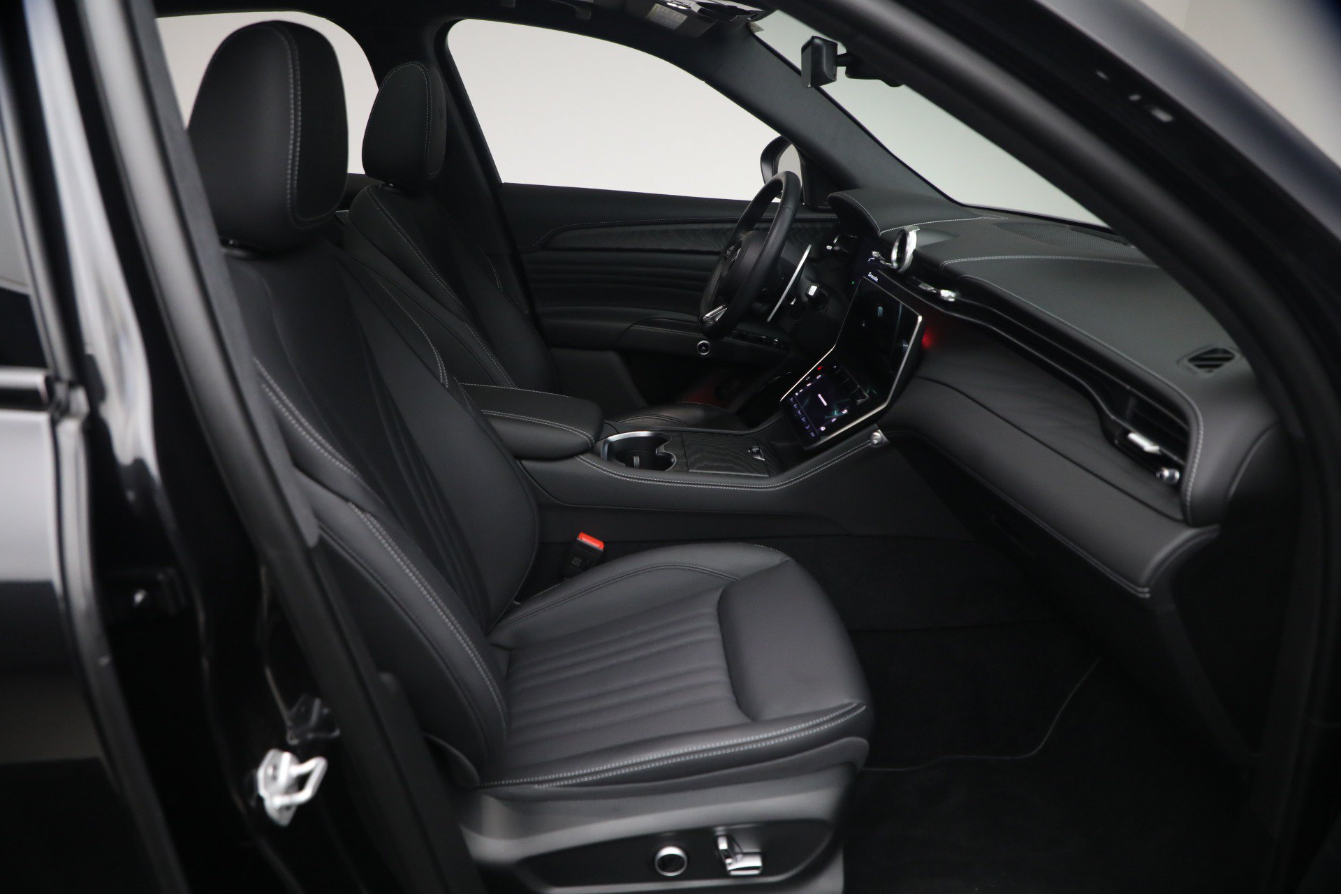 Certified 2023 Maserati Grecale Modena AWD/4WD image 16