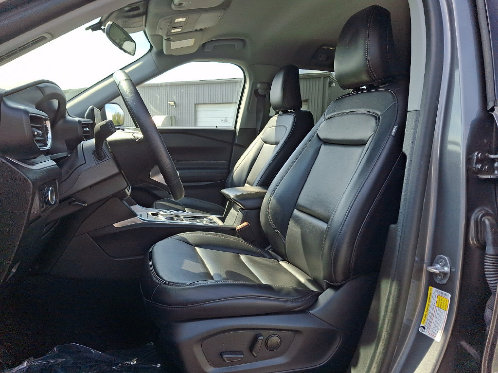 Used 2023 Ford Explorer XLT w/ Equipment Group 202A AWD/4WD image 14
