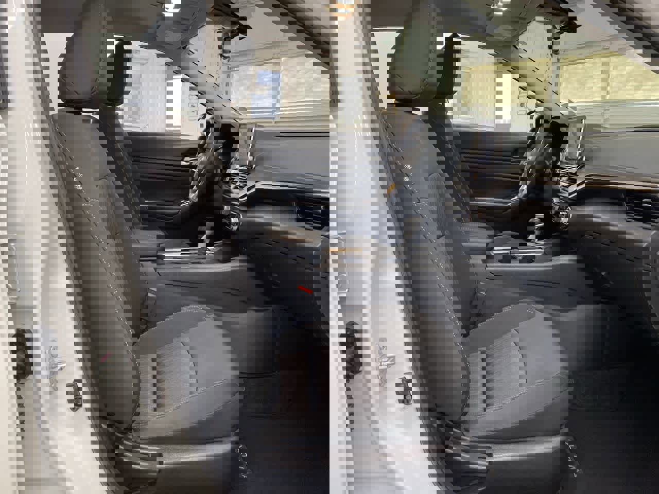 Used 2025 Nissan Altima 2.5 SV image 19