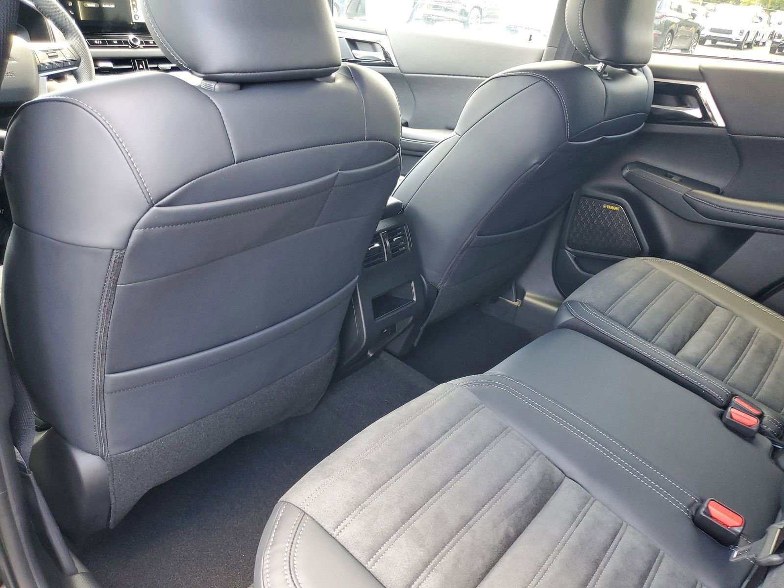 New 2025 Mitsubishi Outlander SE image 22