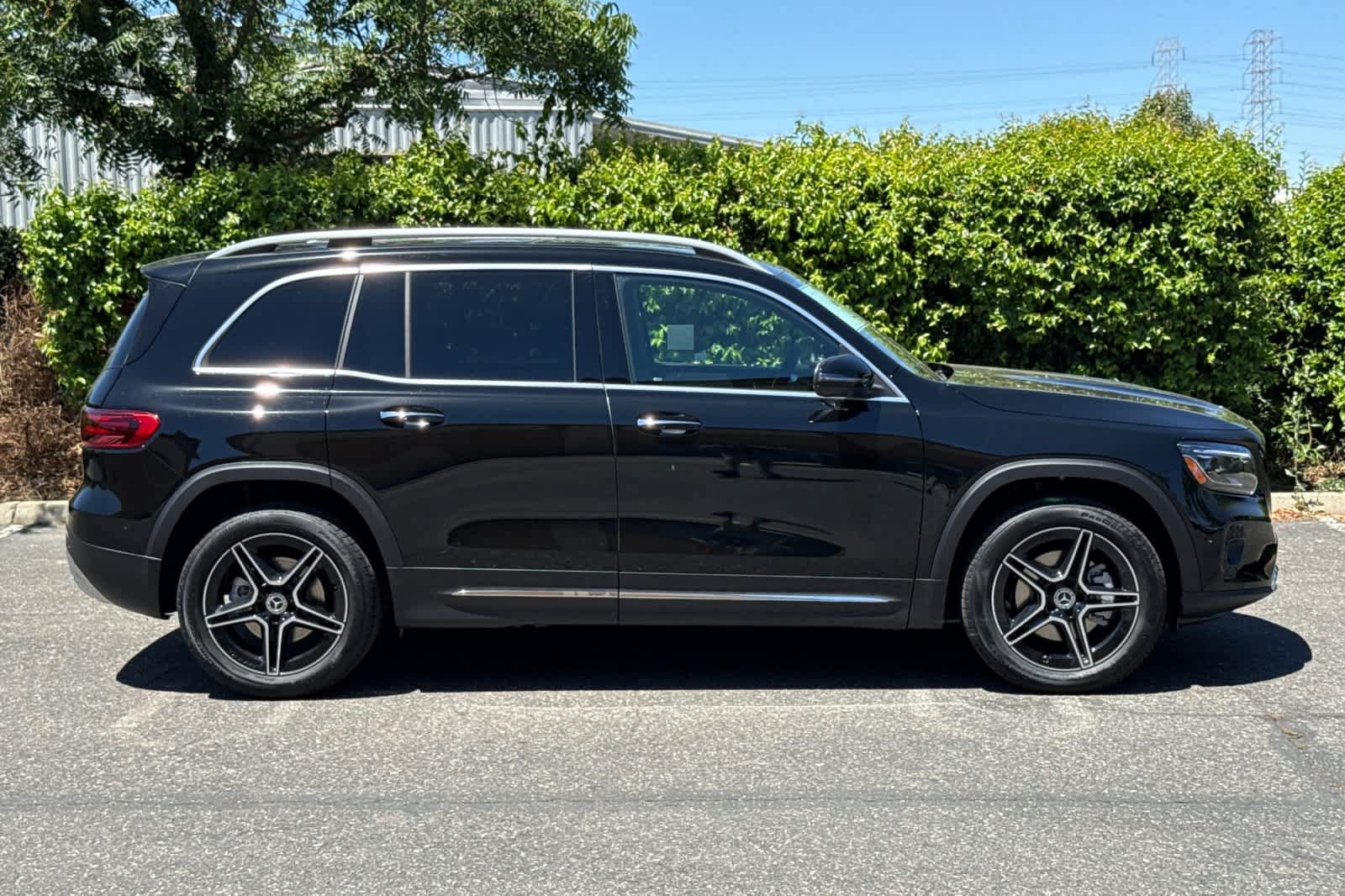 New 2026 Mercedes-Benz GLB 250 image 2