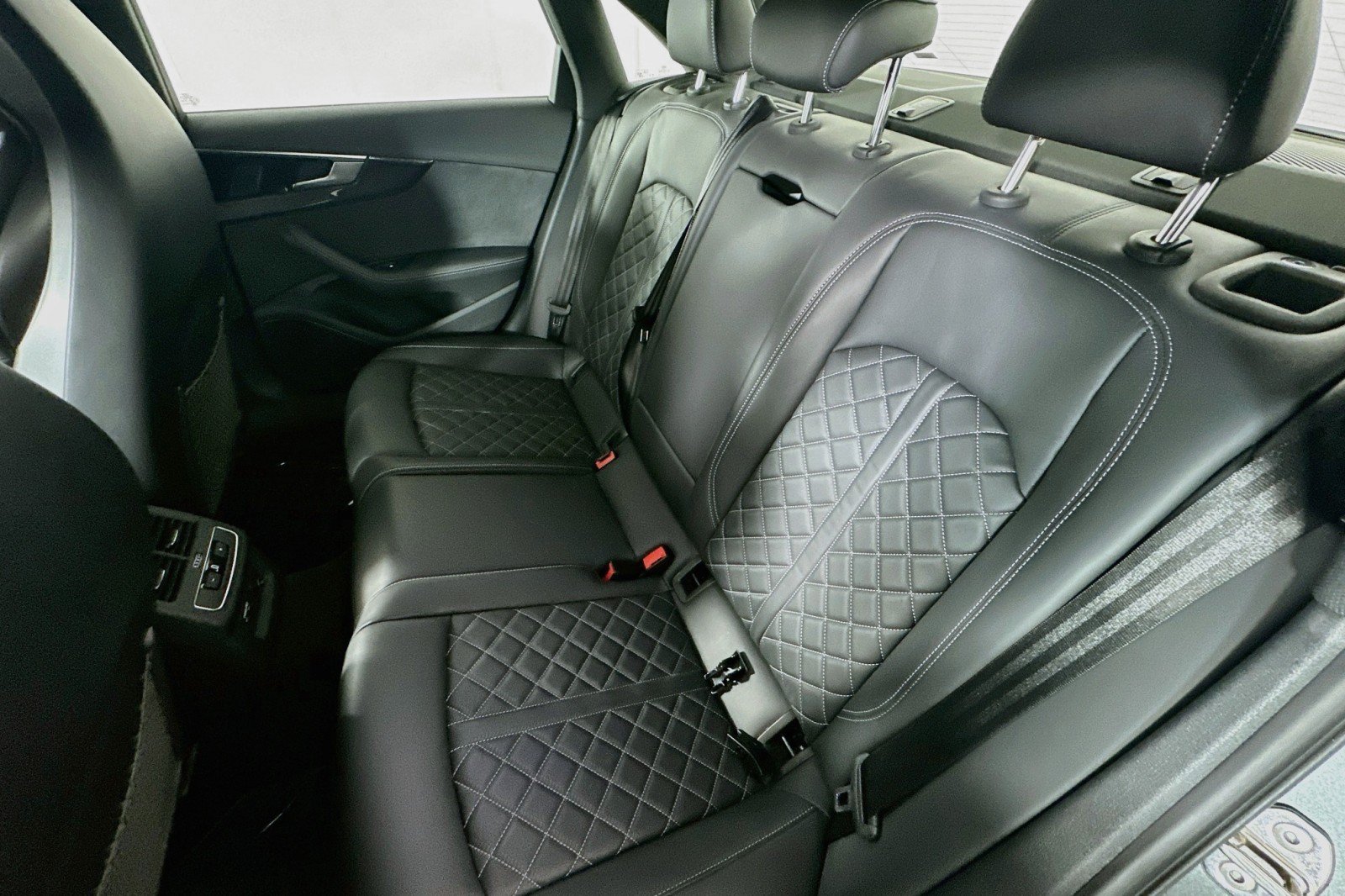 Used 2023 Audi S4 Premium Plus w/ Premium Plus Package AWD/4WD image 9