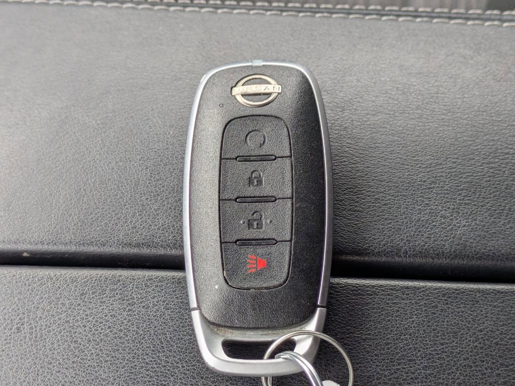 Used 2023 Nissan Rogue SV image 28