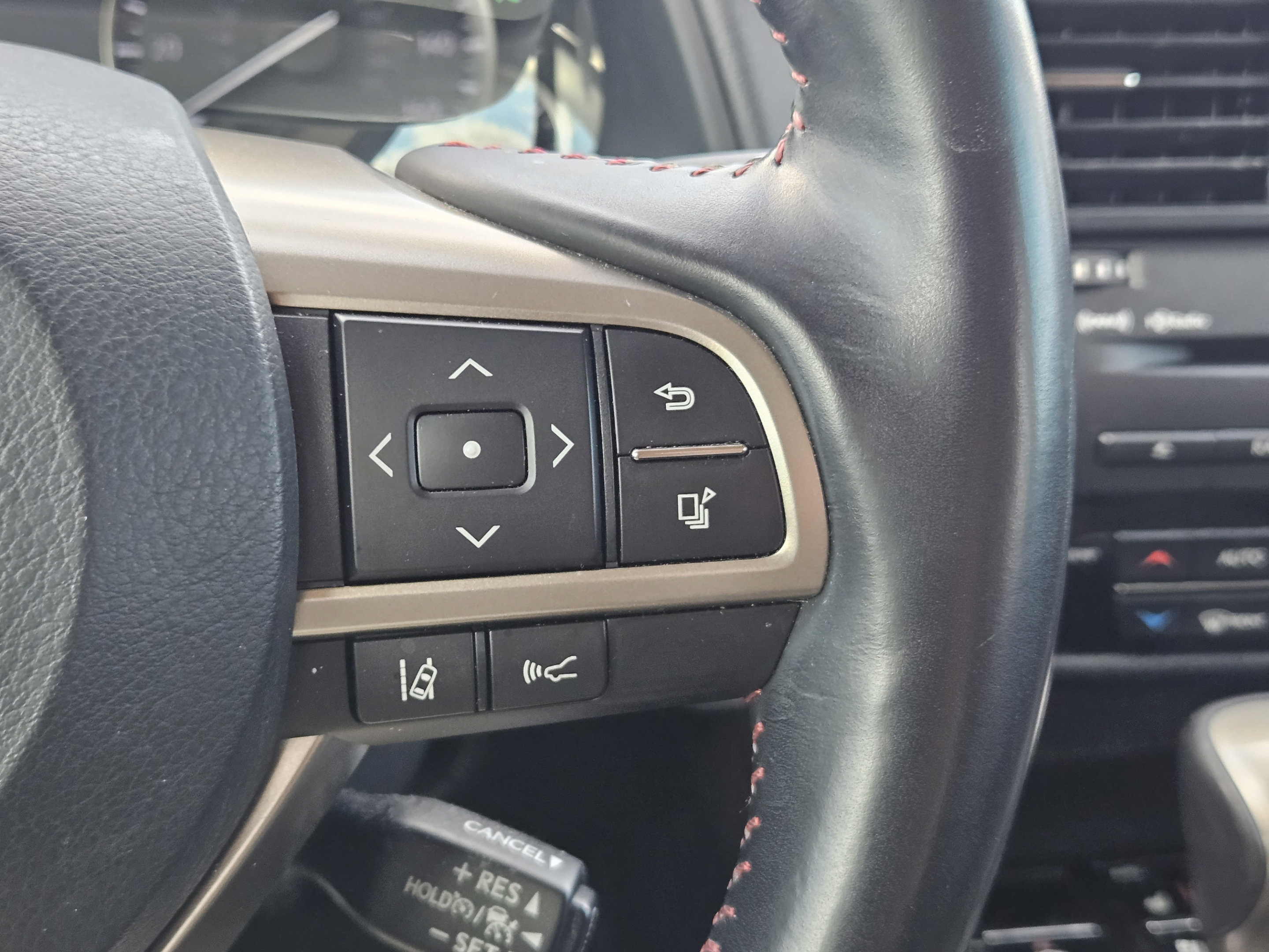 Used 2018 Lexus RX 350L FWD image 28