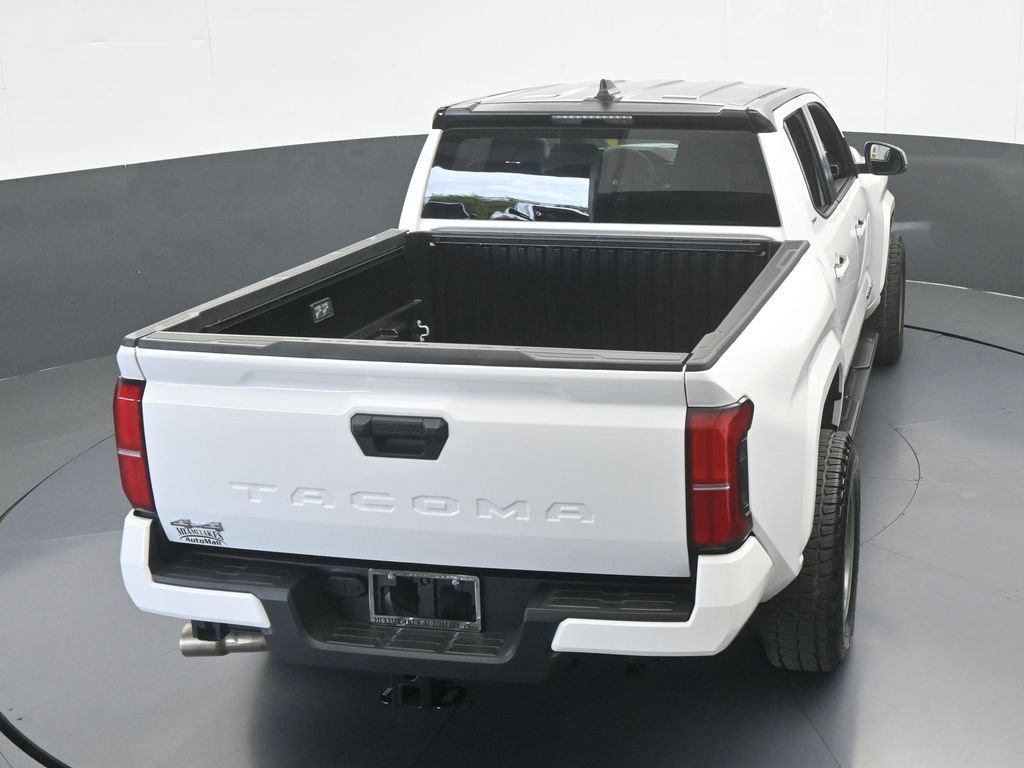 Used 2025 Toyota Tacoma SR5 AWD/4WD image 49