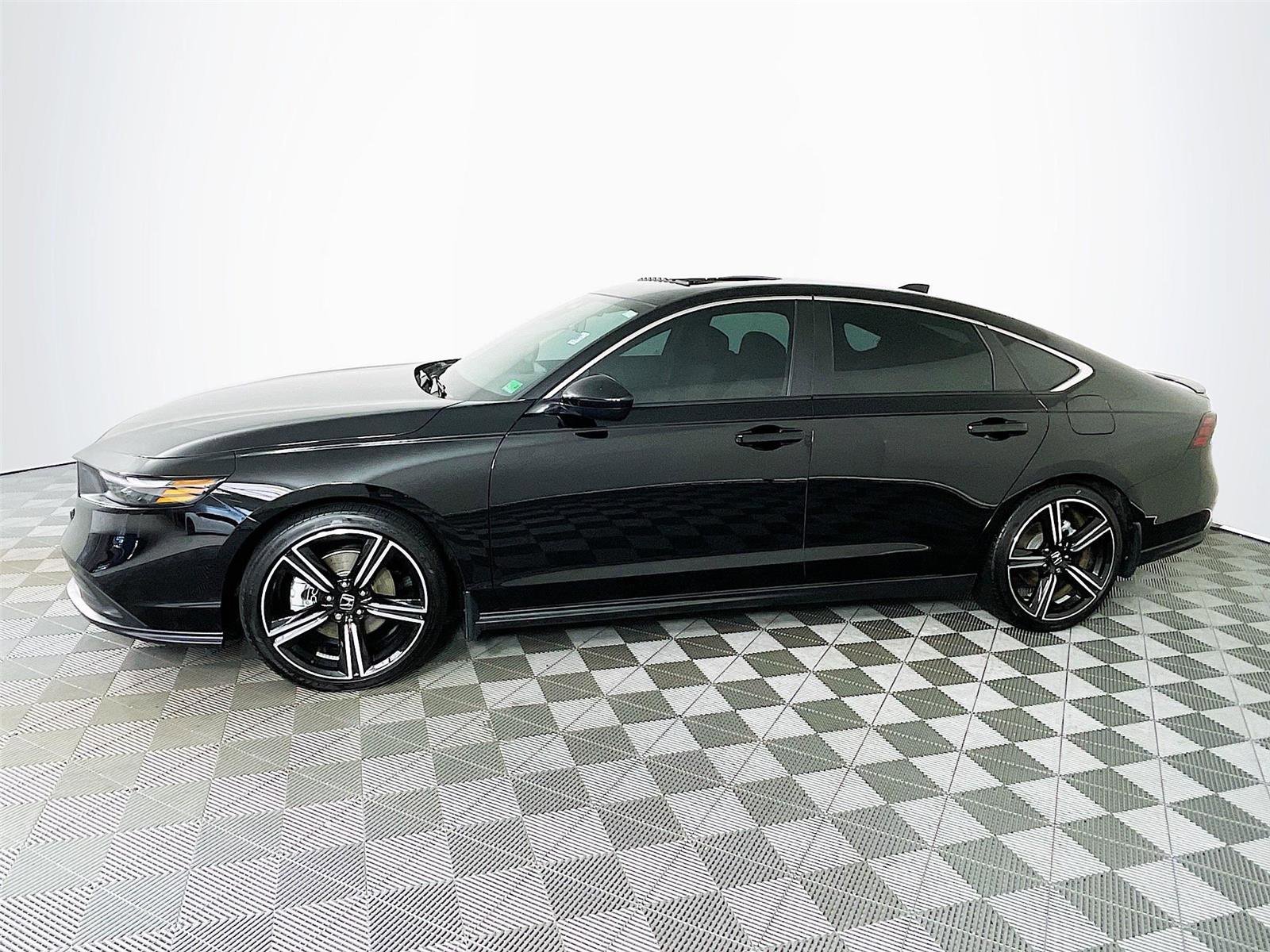 Used 2024 Honda Accord Sport image 4