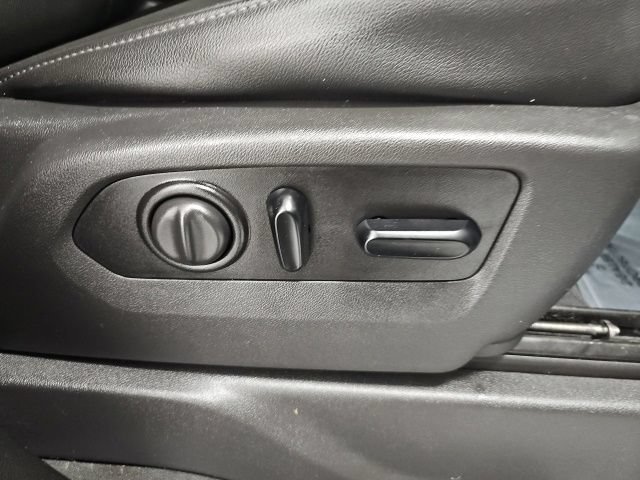 Used 2020 Chevrolet Silverado 1500 LTZ AWD/4WD image 39