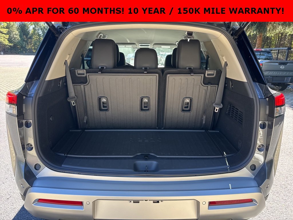 New 2025 Nissan Pathfinder SL w/ Black Appearance Package image 14
