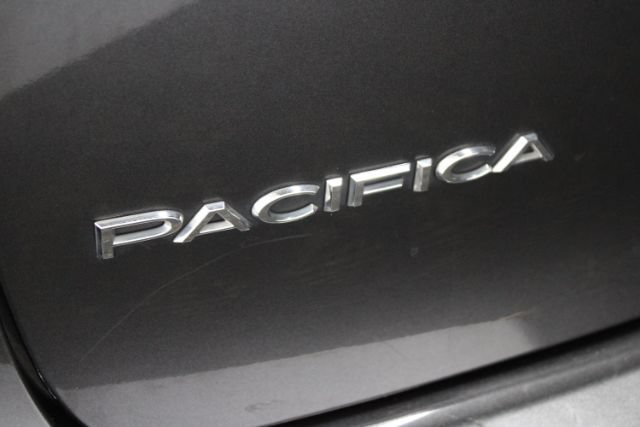 Used 2019 Chrysler Pacifica Touring-L FWD image 9
