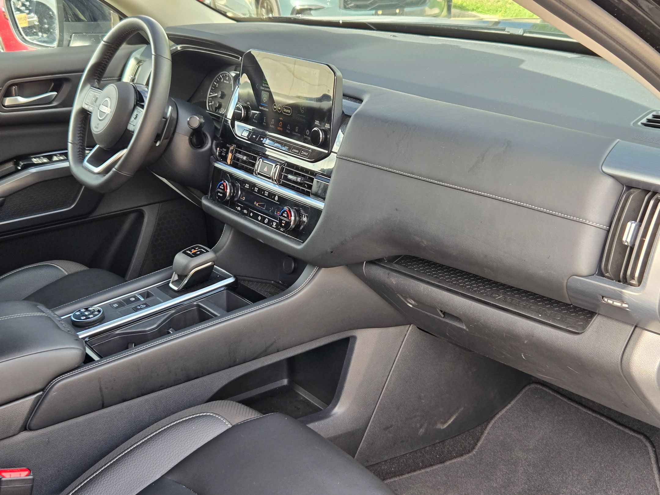 Used 2025 Nissan Pathfinder SL AWD/4WD image 29